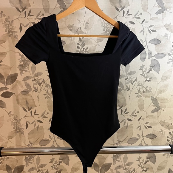 aritzia “contour” square neck bodysuit - Picture 3 of 4